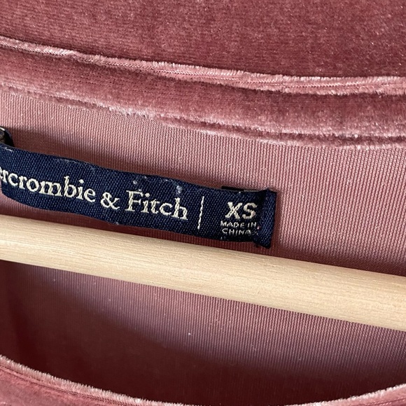 Abercrombie Velvet Tshirt - Picture 2 of 3